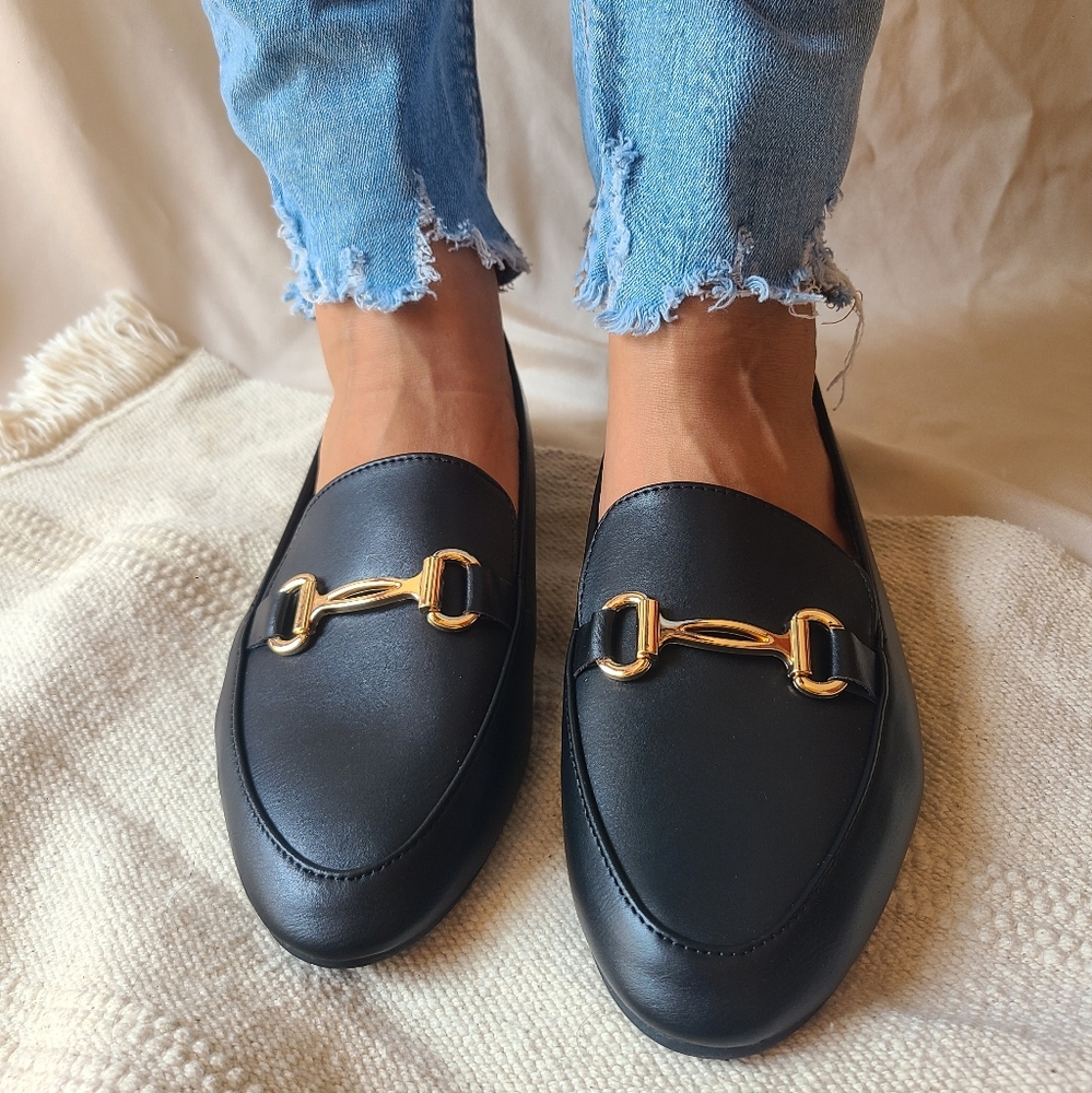 🆕️The Estelle// Black faux leather flat - Picture 2 of 4